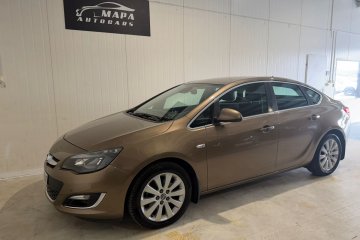 Sedan Bezwypadkowy Serwis Nawigacja Tempomat Czujniki Parkowania LED