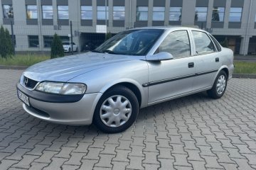 Bezwypadkowy serwisowany od 22 lat jeden właściciel bardzo zadbany